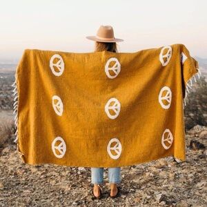 Trek Light Gear peace blanket, boho outdoor, van life, Colorado brand, handwoven